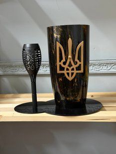 Меморіальна ваза з тризубом, чорний мармур із золотом KABAQ фото