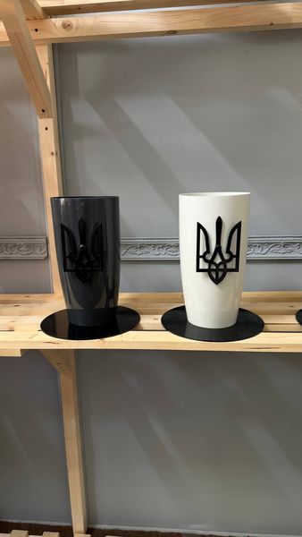 Ваза для Алеї Героїв з чорним тризубом і факелом, шоколад глянець CADQA фото