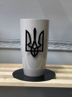 Ваза меморіальна з тризубом 30 см на важкій металевій основі &mdash; стійка ваза для кладовища та Алеї Героїв GS1 фото